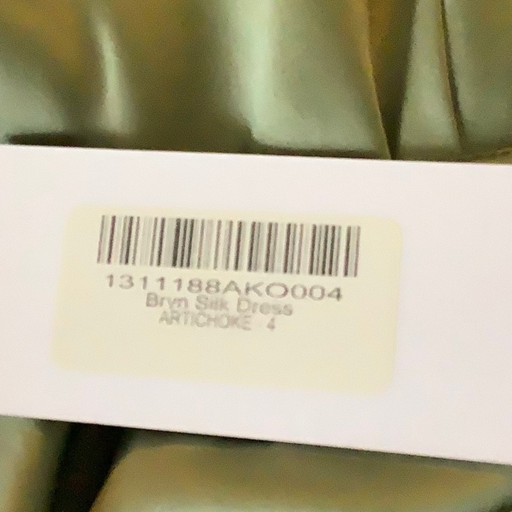 Reformation Bryn Silk Dress in Artichoke green. Size 4. - Picture 6 of 11